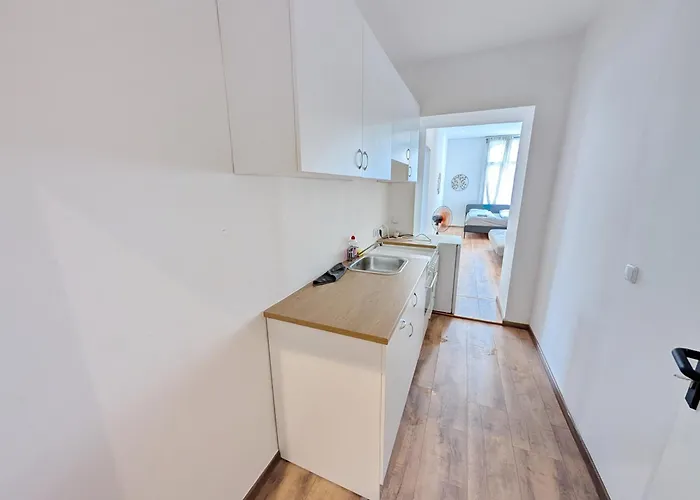 Apartment Lovely - 15 Min From Airport & Center, 5 Min From Main-bus Station Ez10b